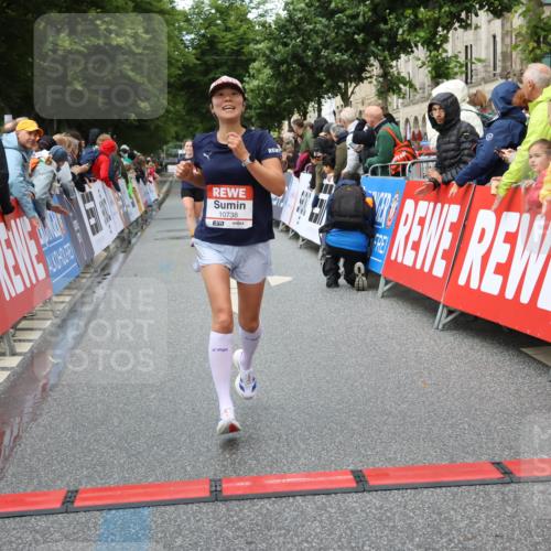 14.06.2026 - REWE Women's Run Strokosch-Dieckow http://msf.ph/oto/9752034 14.06.2026 09:49:59 Ziel 10281, 10322, 10738, 10885, 11408 meine-sportfotos.de