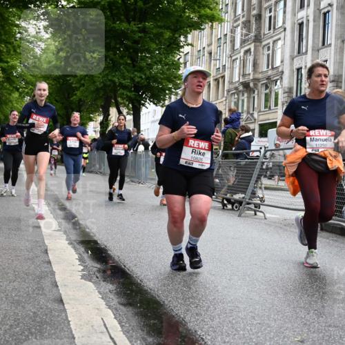 14.06.2026 - REWE Women's Run J. Mangold http://msf.ph/oto/9752036 14.06.2026 10:06:10 Ziel 10243, 10255, 10474, 10597, 10635, 10655, 10672, 10747, 10826, 10857, 11011, 11148, 11233, 11235, 11250, 11267, 11410, 11484, 11521 meine-sportfotos.de