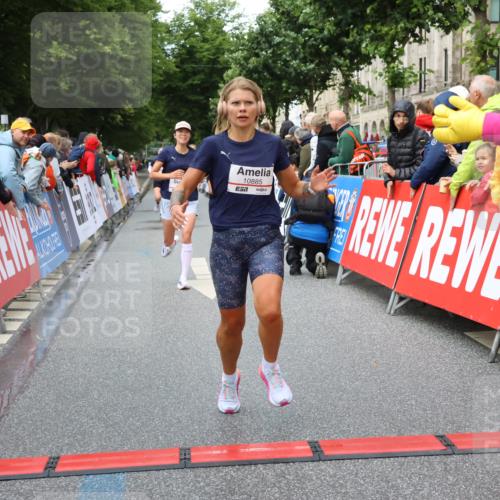 14.06.2026 - REWE Women's Run Strokosch-Dieckow http://msf.ph/oto/9752047 14.06.2026 09:49:58 Ziel 10322, 10738, 10885, 11408 meine-sportfotos.de
