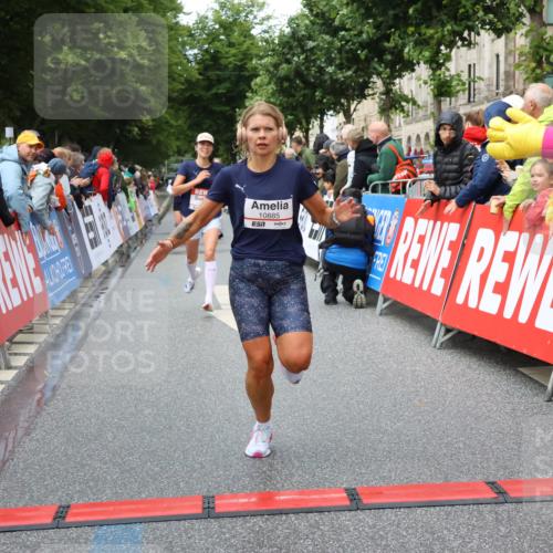 14.06.2026 - REWE Women's Run Strokosch-Dieckow http://msf.ph/oto/9752062 14.06.2026 09:49:57 Ziel 10738, 10885, 11408 meine-sportfotos.de