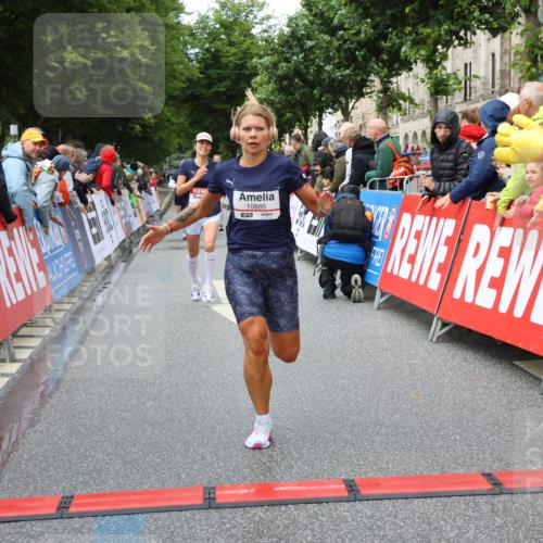 14.06.2026 - REWE Women's Run Strokosch-Dieckow http://msf.ph/oto/9752078 14.06.2026 09:49:57 Ziel 10738, 10885, 11408 meine-sportfotos.de
