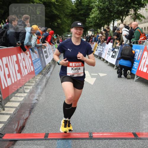 14.06.2026 - REWE Women's Run Strokosch-Dieckow http://msf.ph/oto/9752109 14.06.2026 09:49:51 Ziel 10102, 11287, 11408 meine-sportfotos.de