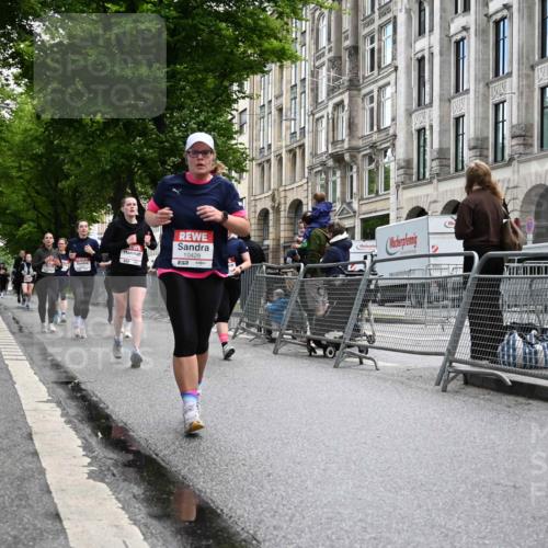 14.06.2026 - REWE Women's Run J. Mangold http://msf.ph/oto/9752118 14.06.2026 10:06:31 Ziel 10060, 10061, 10282, 10428, 10868, 11031 meine-sportfotos.de