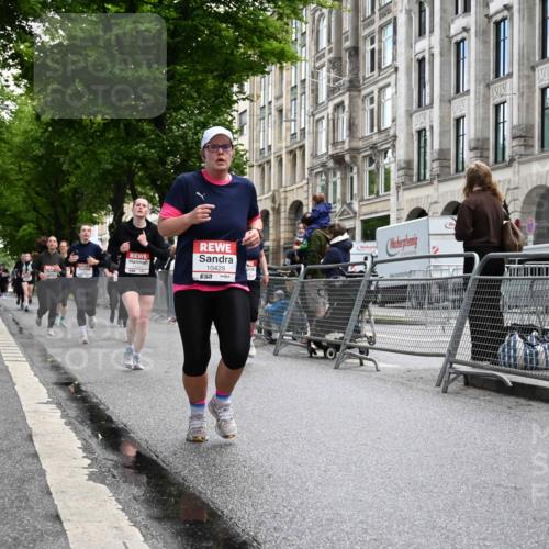 14.06.2026 - REWE Women's Run J. Mangold http://msf.ph/oto/9752121 14.06.2026 10:06:32 Ziel 10060, 10061, 10282, 10428, 10791, 10825, 10868, 10939, 11031 meine-sportfotos.de