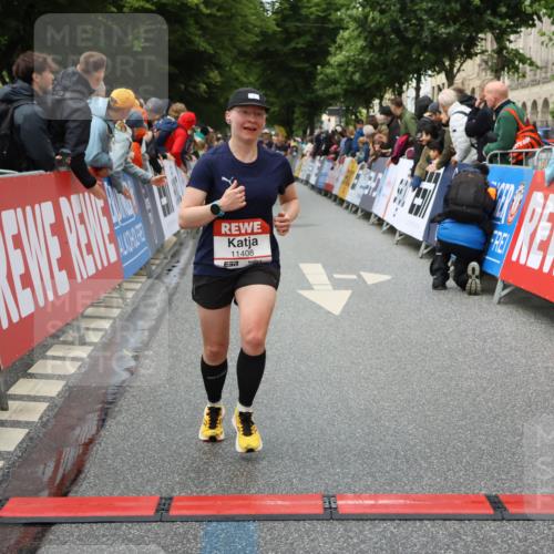 14.06.2026 - REWE Women's Run Strokosch-Dieckow http://msf.ph/oto/9752158 14.06.2026 09:49:51 Ziel 10102, 11287, 11408 meine-sportfotos.de