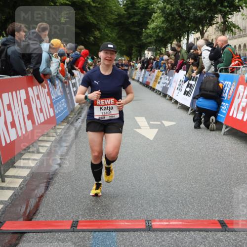14.06.2026 - REWE Women's Run Strokosch-Dieckow http://msf.ph/oto/9752175 14.06.2026 09:49:51 Ziel 10102, 11287, 11408 meine-sportfotos.de
