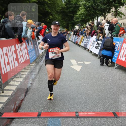 14.06.2026 - REWE Women's Run Strokosch-Dieckow http://msf.ph/oto/9752189 14.06.2026 09:49:51 Ziel 10102, 11287, 11408 meine-sportfotos.de