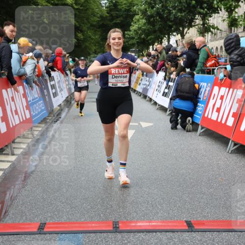 14.06.2026 - REWE Women's Run Strokosch-Dieckow http://msf.ph/oto/9752206 14.06.2026 09:49:48 Ziel 10102, 10650, 11287, 11408 meine-sportfotos.de