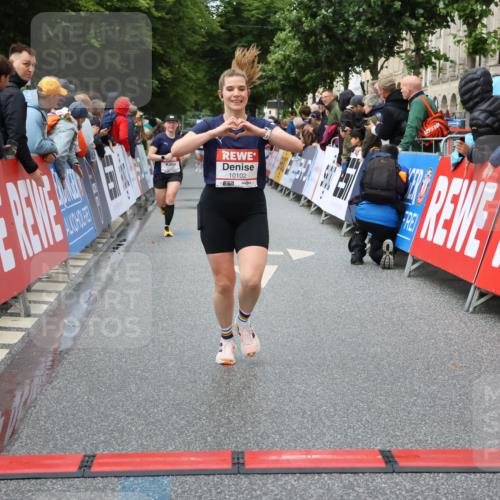 14.06.2026 - REWE Women's Run Strokosch-Dieckow http://msf.ph/oto/9752220 14.06.2026 09:49:47 Ziel 10102, 10650, 11287, 11408 meine-sportfotos.de
