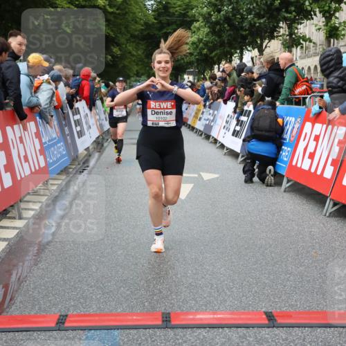 14.06.2026 - REWE Women's Run Strokosch-Dieckow http://msf.ph/oto/9752232 14.06.2026 09:49:47 Ziel 10102, 10650, 11287, 11408 meine-sportfotos.de