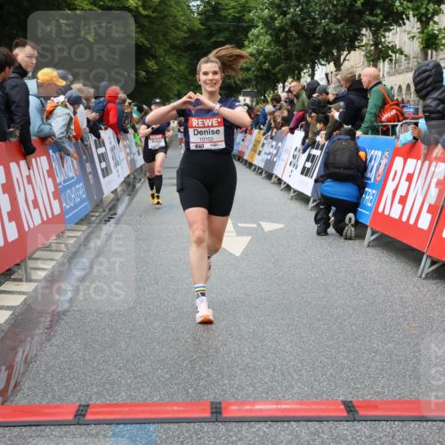 14.06.2026 - REWE Women's Run Strokosch-Dieckow http://msf.ph/oto/9752245 14.06.2026 09:49:47 Ziel 10102, 10650, 11287, 11408 meine-sportfotos.de