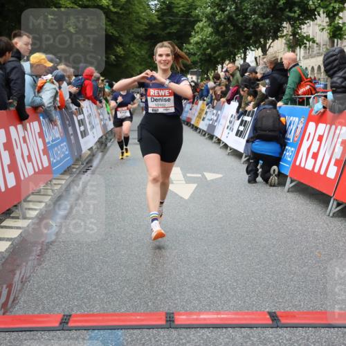 14.06.2026 - REWE Women's Run Strokosch-Dieckow http://msf.ph/oto/9752259 14.06.2026 09:49:47 Ziel 10102, 10650, 11287, 11408 meine-sportfotos.de