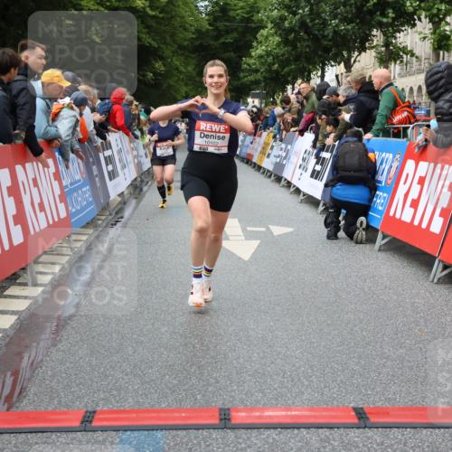 14.06.2026 - REWE Women's Run Strokosch-Dieckow http://msf.ph/oto/9752274 14.06.2026 09:49:47 Ziel 10102, 10650, 11287, 11408 meine-sportfotos.de