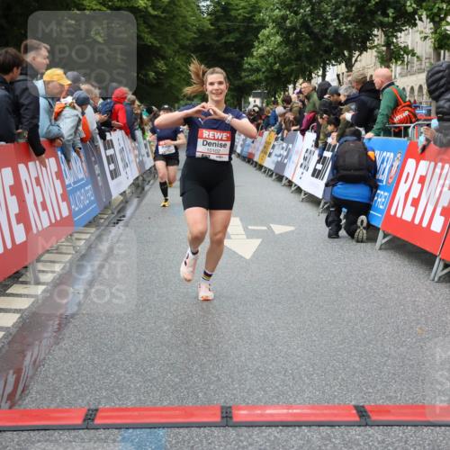 14.06.2026 - REWE Women's Run Strokosch-Dieckow http://msf.ph/oto/9752293 14.06.2026 09:49:47 Ziel 10102, 10650, 11287, 11408 meine-sportfotos.de