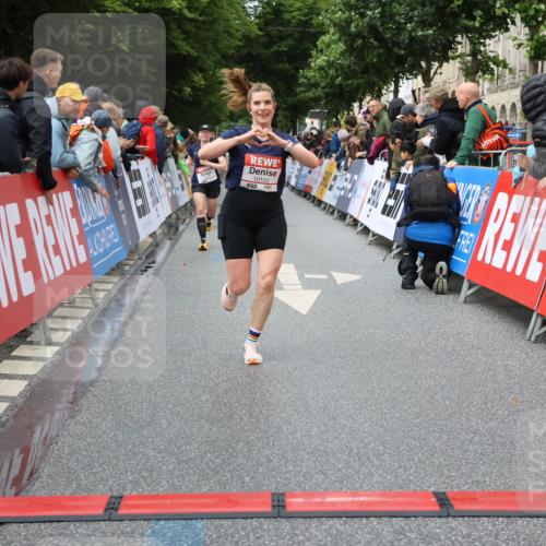 14.06.2026 - REWE Women's Run Strokosch-Dieckow http://msf.ph/oto/9752311 14.06.2026 09:49:47 Ziel 10102, 10650, 11287, 11408 meine-sportfotos.de