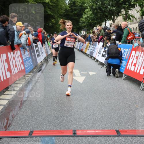 14.06.2026 - REWE Women's Run Strokosch-Dieckow http://msf.ph/oto/9752325 14.06.2026 09:49:47 Ziel 10102, 10650, 11287, 11408 meine-sportfotos.de