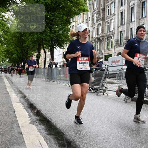 14.06.2026 - REWE Women's Run J. Mangold http://msf.ph/oto/9752333 14.06.2026 10:07:07 Ziel 10113, 10508, 11252 meine-sportfotos.de