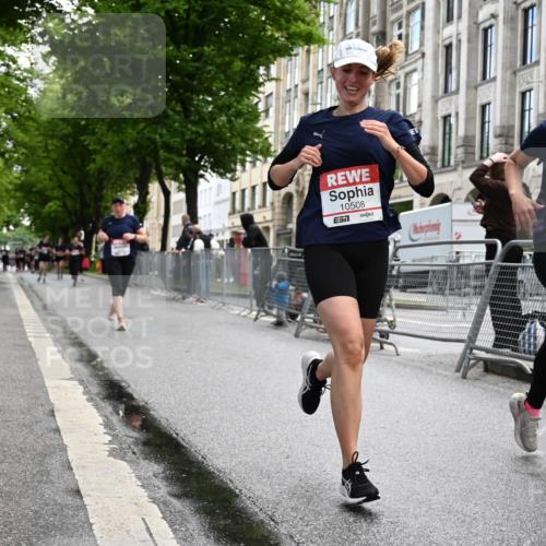 14.06.2026 - REWE Women's Run J. Mangold http://msf.ph/oto/9752335 14.06.2026 10:07:07 Ziel 10113, 10508, 11252 meine-sportfotos.de