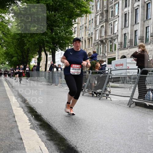 14.06.2026 - REWE Women's Run J. Mangold http://msf.ph/oto/9752337 14.06.2026 10:07:10 Ziel 10113, 10508, 11252 meine-sportfotos.de