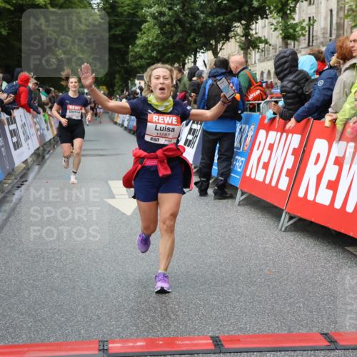 14.06.2026 - REWE Women's Run Strokosch-Dieckow http://msf.ph/oto/9752352 14.06.2026 09:49:45 Ziel 10102, 10650, 11287 meine-sportfotos.de