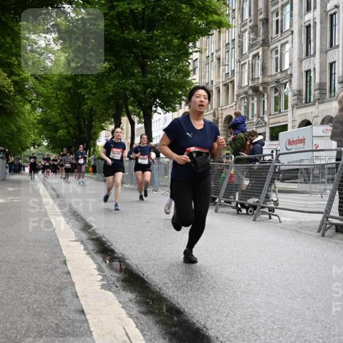 14.06.2026 - REWE Women's Run J. Mangold http://msf.ph/oto/9752353 14.06.2026 10:07:17 Ziel 10861, 10924, 10965, 11077 meine-sportfotos.de