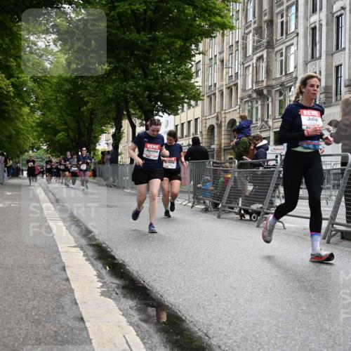14.06.2026 - REWE Women's Run J. Mangold http://msf.ph/oto/9752366 14.06.2026 10:07:19 Ziel 10861, 10924, 10965, 11077 meine-sportfotos.de