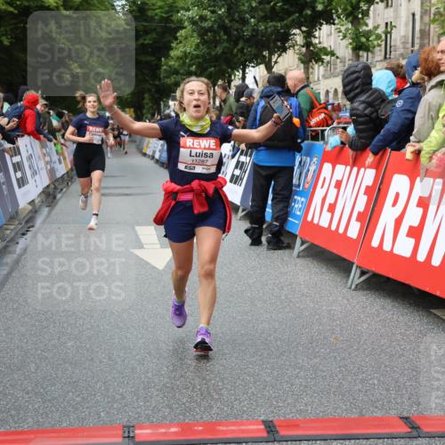14.06.2026 - REWE Women's Run Strokosch-Dieckow http://msf.ph/oto/9752368 14.06.2026 09:49:45 Ziel 10102, 10650, 11287 meine-sportfotos.de