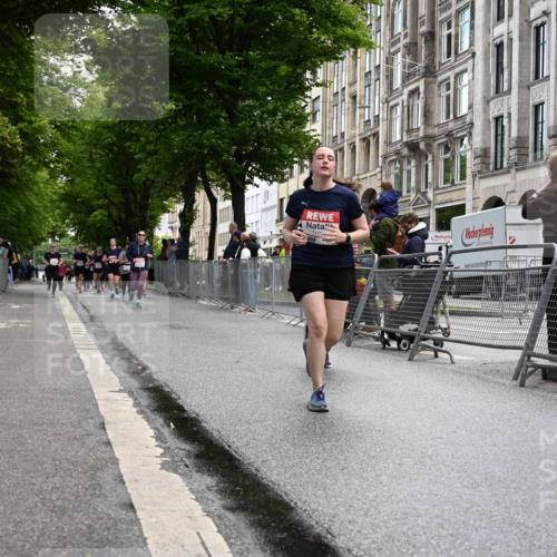 14.06.2026 - REWE Women's Run J. Mangold http://msf.ph/oto/9752377 14.06.2026 10:07:20 Ziel 10861, 10924, 10965, 11077 meine-sportfotos.de