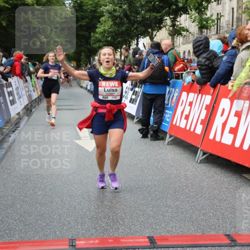 14.06.2026 - REWE Women's Run Strokosch-Dieckow http://msf.ph/oto/9752380 14.06.2026 09:49:45 Ziel 10102, 10650, 11287 meine-sportfotos.de