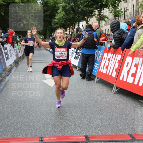14.06.2026 - REWE Women's Run Strokosch-Dieckow http://msf.ph/oto/9752394 14.06.2026 09:49:45 Ziel 10102, 10650, 11287 meine-sportfotos.de