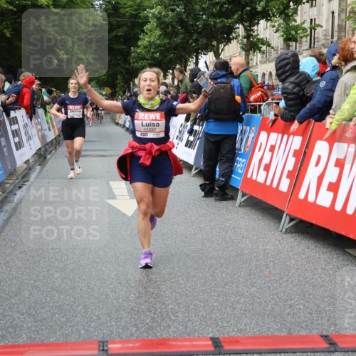 14.06.2026 - REWE Women's Run Strokosch-Dieckow http://msf.ph/oto/9752412 14.06.2026 09:49:45 Ziel 10102, 10650, 11287 meine-sportfotos.de