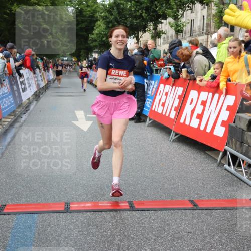 14.06.2026 - REWE Women's Run Strokosch-Dieckow http://msf.ph/oto/9752429 14.06.2026 09:49:40 Ziel 10650, 10991 meine-sportfotos.de