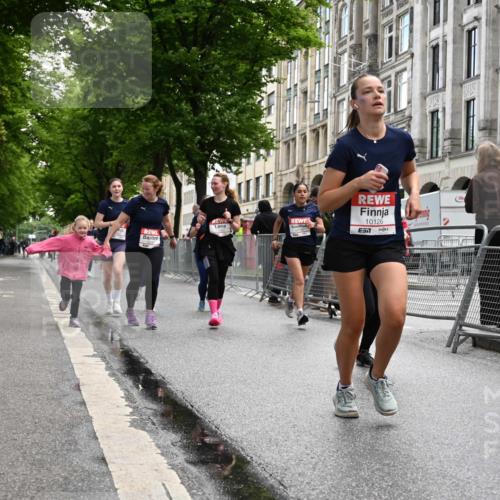 14.06.2026 - REWE Women's Run J. Mangold http://msf.ph/oto/9752443 14.06.2026 10:07:33 Ziel 10126, 10164, 10194, 10237, 10350, 10414, 10685, 10852, 11021, 11033, 11062, 11063, 11098, 11099, 11156, 11496 meine-sportfotos.de
