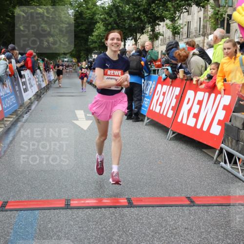 14.06.2026 - REWE Women's Run Strokosch-Dieckow http://msf.ph/oto/9752445 14.06.2026 09:49:40 Ziel 10650, 10991 meine-sportfotos.de