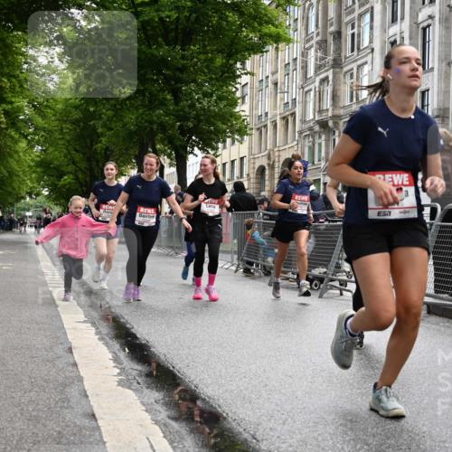 14.06.2026 - REWE Women's Run J. Mangold http://msf.ph/oto/9752447 14.06.2026 10:07:33 Ziel 10126, 10164, 10194, 10237, 10350, 10414, 10685, 10852, 11021, 11033, 11062, 11063, 11098, 11099, 11156, 11496 meine-sportfotos.de