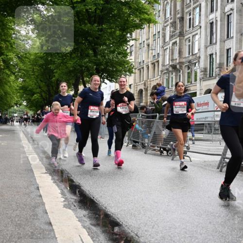 14.06.2026 - REWE Women's Run J. Mangold http://msf.ph/oto/9752451 14.06.2026 10:07:34 Ziel 10126, 10164, 10194, 10237, 10350, 10414, 10685, 10852, 11033, 11063, 11098, 11099, 11156, 11496 meine-sportfotos.de