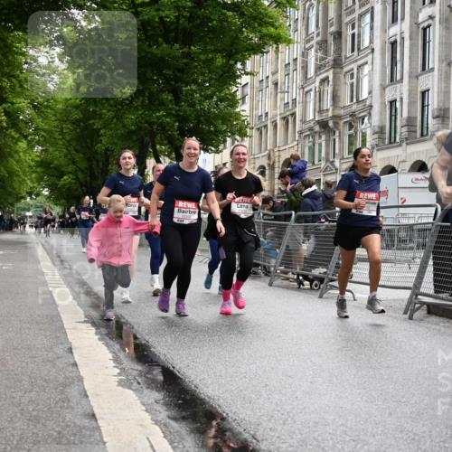 14.06.2026 - REWE Women's Run J. Mangold http://msf.ph/oto/9752453 14.06.2026 10:07:34 Ziel 10126, 10164, 10194, 10237, 10350, 10414, 10685, 10852, 11033, 11063, 11098, 11099, 11156, 11496 meine-sportfotos.de
