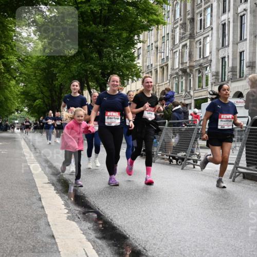 14.06.2026 - REWE Women's Run J. Mangold http://msf.ph/oto/9752455 14.06.2026 10:07:34 Ziel 10126, 10164, 10194, 10237, 10350, 10414, 10685, 10852, 11033, 11063, 11098, 11099, 11156, 11496 meine-sportfotos.de