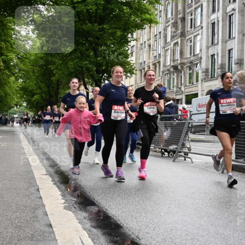 14.06.2026 - REWE Women's Run J. Mangold http://msf.ph/oto/9752458 14.06.2026 10:07:34 Ziel 10126, 10164, 10194, 10237, 10350, 10414, 10685, 10852, 11033, 11063, 11098, 11099, 11156, 11496 meine-sportfotos.de