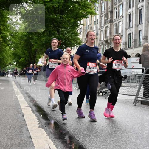 14.06.2026 - REWE Women's Run J. Mangold http://msf.ph/oto/9752465 14.06.2026 10:07:35 Ziel 10126, 10164, 10237, 10350, 10414, 10685, 10852, 11033, 11063, 11098, 11099, 11156, 11496 meine-sportfotos.de