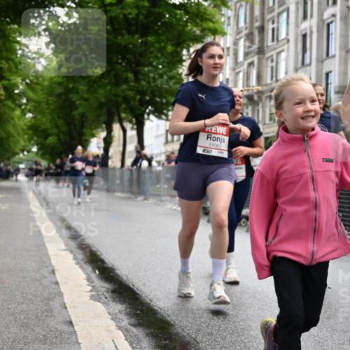 14.06.2026 - REWE Women's Run J. Mangold http://msf.ph/oto/9752473 14.06.2026 10:07:36 Ziel 10126, 10164, 10213, 10350, 10414, 10685, 10852, 11033, 11063, 11073, 11098, 11099, 11156 meine-sportfotos.de