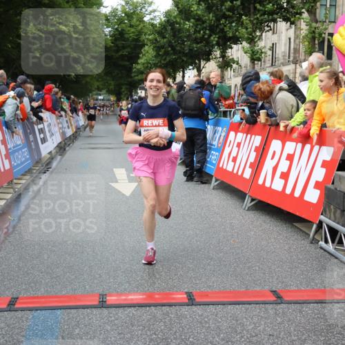 14.06.2026 - REWE Women's Run Strokosch-Dieckow http://msf.ph/oto/9752492 14.06.2026 09:49:39 Ziel 10650, 10991 meine-sportfotos.de