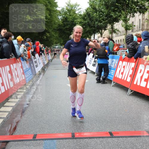 14.06.2026 - REWE Women's Run Strokosch-Dieckow http://msf.ph/oto/9752498 14.06.2026 09:49:33 Ziel 10991, 11360 meine-sportfotos.de