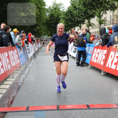 14.06.2026 - REWE Women's Run Strokosch-Dieckow http://msf.ph/oto/9752512 14.06.2026 09:49:33 Ziel 10991, 11360 meine-sportfotos.de