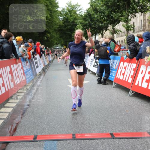 14.06.2026 - REWE Women's Run Strokosch-Dieckow http://msf.ph/oto/9752568 14.06.2026 09:49:33 Ziel 10991, 11360 meine-sportfotos.de