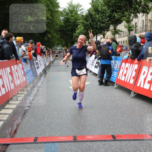 14.06.2026 - REWE Women's Run Strokosch-Dieckow http://msf.ph/oto/9752602 14.06.2026 09:49:33 Ziel 10991, 11360 meine-sportfotos.de
