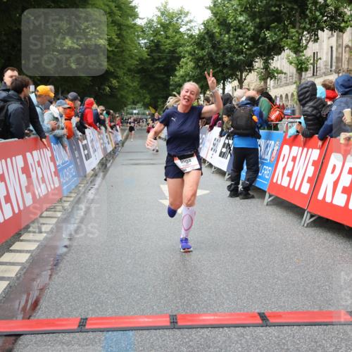 14.06.2026 - REWE Women's Run Strokosch-Dieckow http://msf.ph/oto/9752618 14.06.2026 09:49:33 Ziel 10991, 11360 meine-sportfotos.de