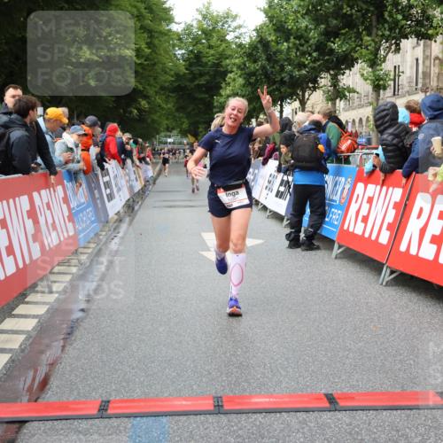 14.06.2026 - REWE Women's Run Strokosch-Dieckow http://msf.ph/oto/9752632 14.06.2026 09:49:33 Ziel 10991, 11360 meine-sportfotos.de