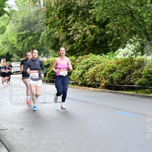 14.06.2026 - REWE Women's Run Dr. Thomas Lammeyer http://msf.ph/oto/9752637 14.06.2026 09:15:35 Laufen 11530, 11529 meine-sportfotos.de