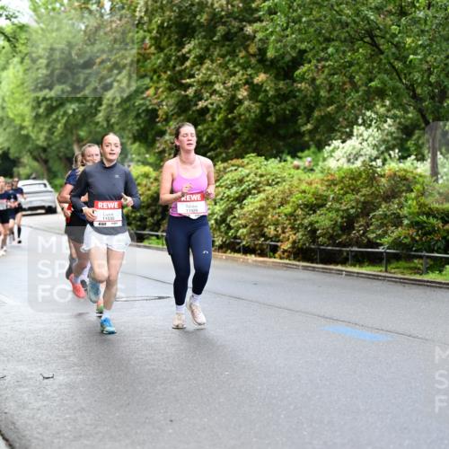 14.06.2026 - REWE Women's Run Dr. Thomas Lammeyer http://msf.ph/oto/9752644 14.06.2026 09:15:35 Laufen 11530, 11529, 5 meine-sportfotos.de